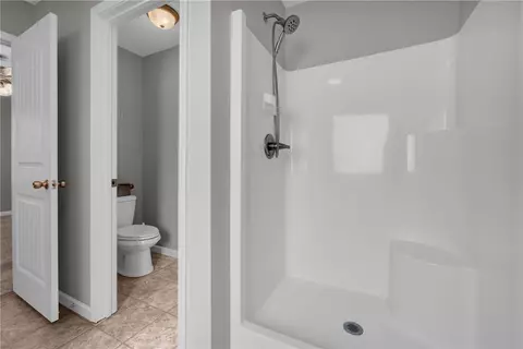 Bath - 138 Madison Pointe Dr, Seneca, SC 29678 photo 2 of 4