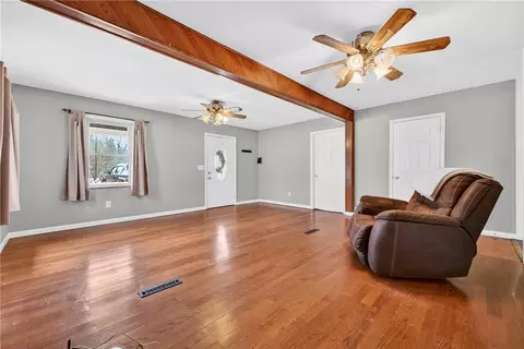 Living - 322 Lula Dr, Easley, SC 29640 photo 2 of 7