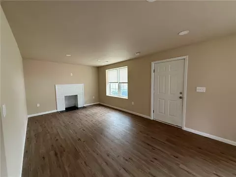 Living - 620 E Orr St, Anderson, SC 29621 photo 4 of 5
