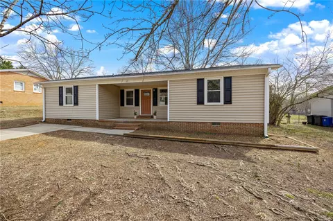 717 Old Stagecoach Rd, Easley, SC 29642