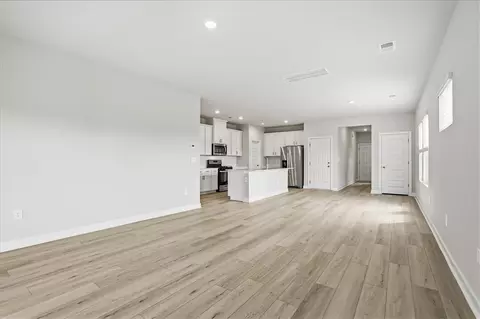 Living - 301 Shortleaf Ln, Pendleton, SC 29670 photo 2 of 4