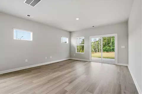 Living - 301 Shortleaf Ln, Pendleton, SC 29670 photo 3 of 4