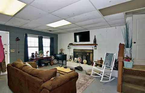 Living - 41 Third Ave, Iva, SC 29655 photo 3 of 3