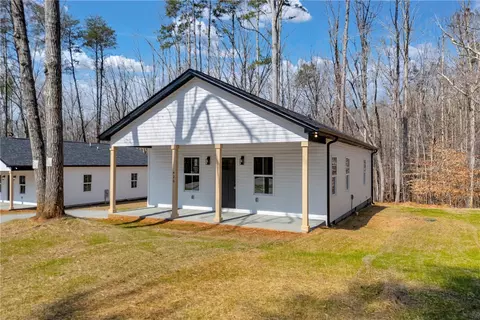 424 E Sheffield Dr, Westminster, SC 29693