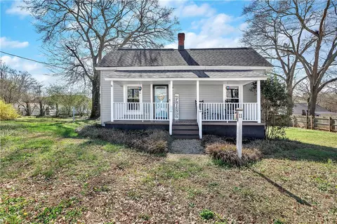 11 Jackson St, Liberty, SC 29657