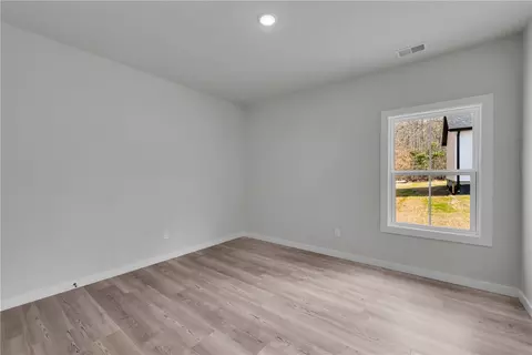 Bedroom - 426 E Sheffield Dr, Westminster, SC 29693 photo 4 of 5