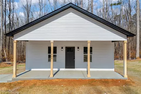 Exterior - 426 E Sheffield Dr, Westminster, SC 29693 photo 3 of 7