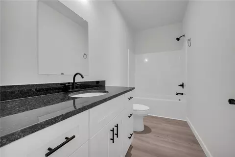 Bath - 426 E Sheffield Dr, Westminster, SC 29693 photo 3 of 3