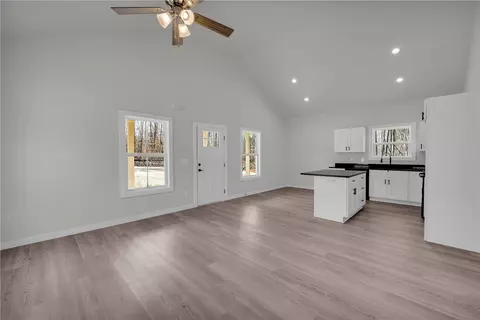 Living - 426 E Sheffield Dr, Westminster, SC 29693 photo 2 of 3