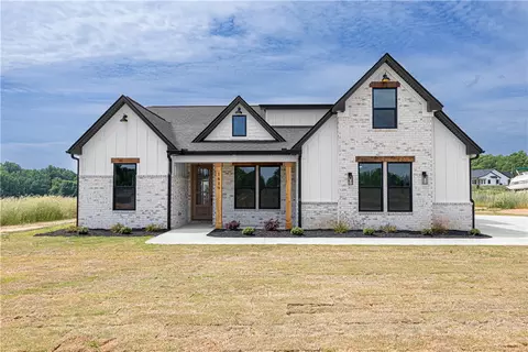 1619 Old Dobbins Bridge Rd, Townville, SC 29689