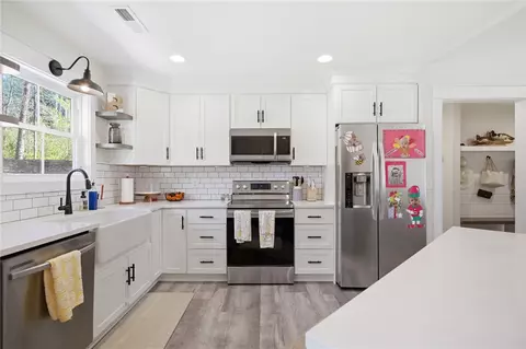 Kitchen - 119 Brook Ln, Seneca, SC 29672 photo 4 of 5