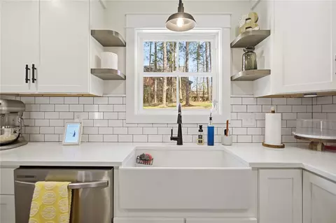 Kitchen - 119 Brook Ln, Seneca, SC 29672 photo 5 of 5