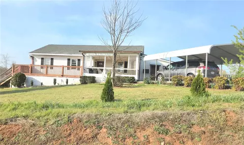 830 Green Acres Rd, Seneca, SC 29678