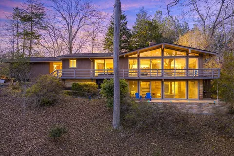Exterior - 231 Lakeside Dr, Walhalla, SC 29691 photo 4 of 10