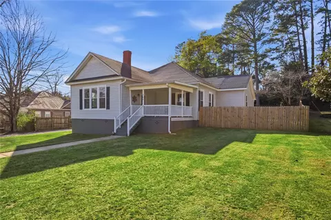 304 S Spring St, Walhalla, SC 29691