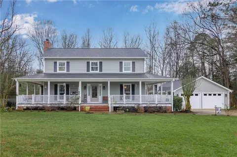305 Farmdale Rd, Hodges, SC 29653
