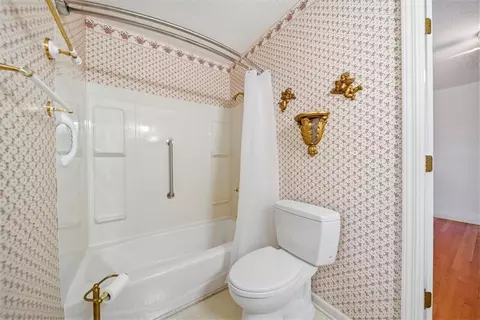 Bath - 98 Mountain View Dr, Walhalla, SC 29691 photo 3 of 3