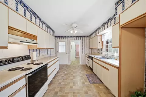 Kitchen - 98 Mountain View Dr, Walhalla, SC 29691 photo 2 of 3