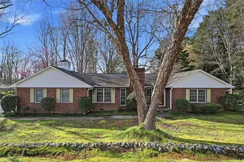 98 Mountain View Dr, Walhalla, SC 29691