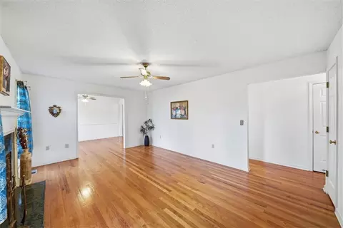 Living - 98 Mountain View Dr, Walhalla, SC 29691 photo 2 of 3