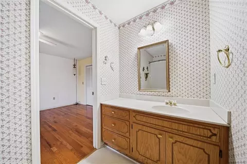 Bath - 98 Mountain View Dr, Walhalla, SC 29691 photo 2 of 3