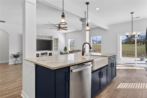 145 Coppermine Dr, Easley, SC 29642 photo 9