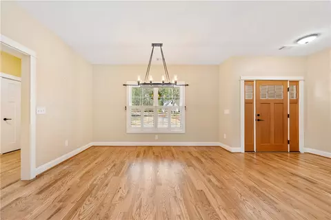 Living - 104 Springdale Ct, Central, SC 29630 photo 3 of 3
