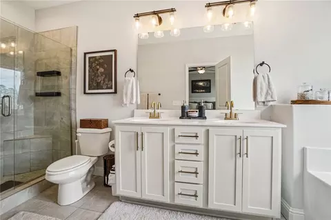 Bath - 205 Daystrom Dr, Greer, SC 29651 photo 2 of 5