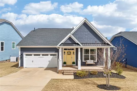 205 Daystrom Dr, Greer, SC 29651