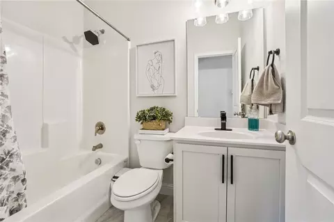 Bath - 205 Daystrom Dr, Greer, SC 29651 photo 1 of 5