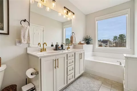 Bath - 205 Daystrom Dr, Greer, SC 29651 photo 5 of 5