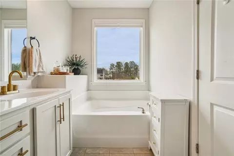 Bath - 205 Daystrom Dr, Greer, SC 29651 photo 4 of 5