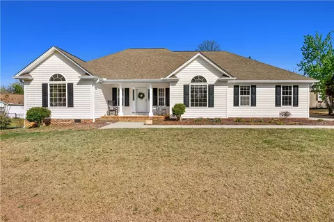 402 Dewsbury Ln, Piedmont, SC 29673