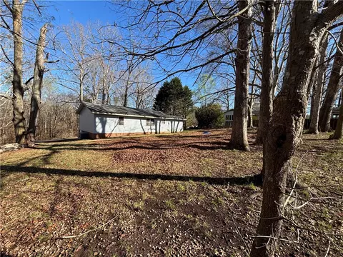 Exterior - 112 Ross Dr, Starr, SC 29684 photo 3 of 6