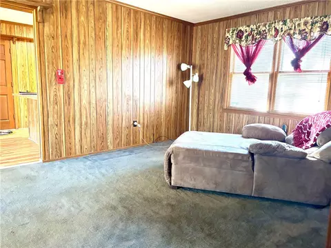 Living - 112 Ross Dr, Starr, SC 29684 photo 2 of 2