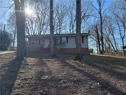 Exterior - 112 Ross Dr, Starr, SC 29684 photo 2 of 6