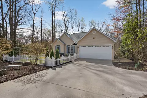 390 Lake Place Dr, Lavonia, GA 30553