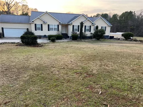 521 N Calhoun Shores Pkwy, Calhoun Falls, SC 29628