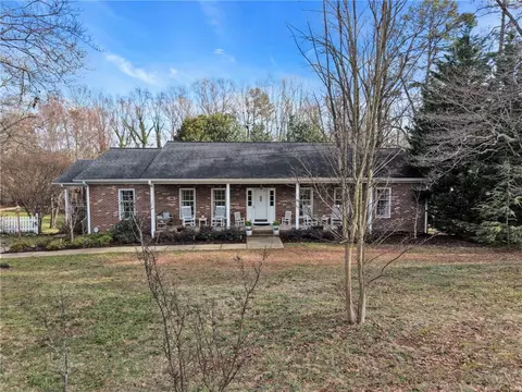 639 Sulphur Springs Rd, Greenville, SC 29617