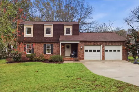 104 Roslyn Dr, Clemson, SC 29631