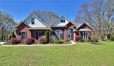 7893 Athens Rd, Carnesville, GA 30521