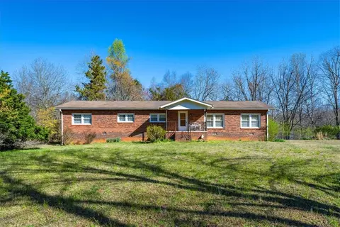 453 Deaton Rd, Walhalla, SC 29691