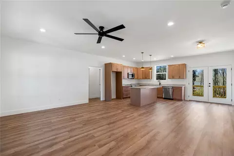 Living - 125 Cambridge Ln, Pendleton, SC 29670 photo 1 of 3