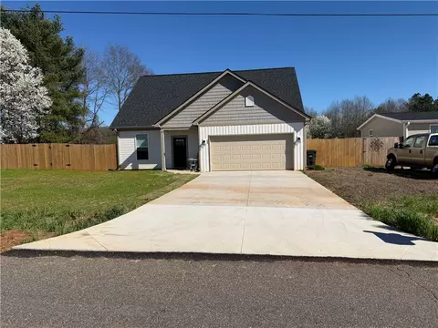 102 Turkey Trot Rd, Williamston, SC 29697