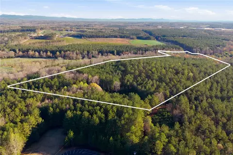 51 3 Acres Hall Rd, Westminster, SC 29693