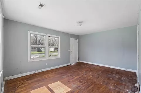 Living - 1500 Phyllis Dr, Anderson, SC 29621 photo 3 of 9