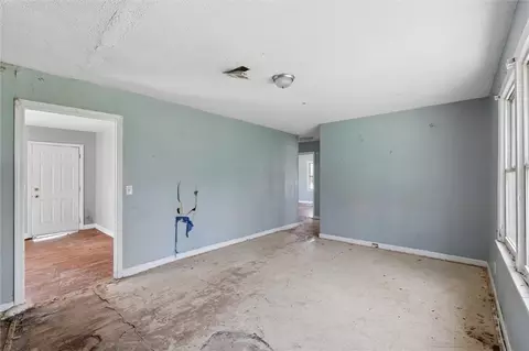 Living - 1500 Phyllis Dr, Anderson, SC 29621 photo 7 of 9