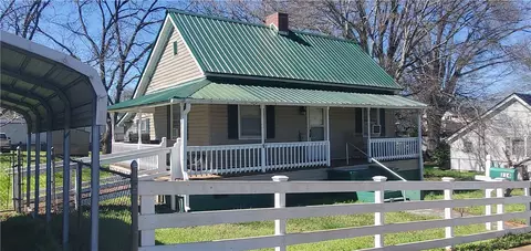 Exterior - 114 Hampton St, Pelzer, SC 29669 photo 1 of 2