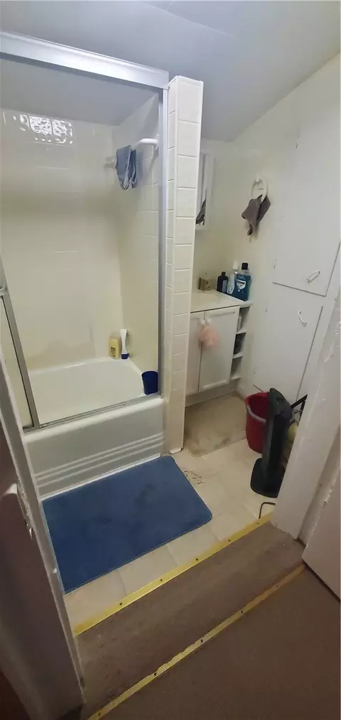 Bath - 114 Hampton St, Pelzer, SC 29669 photo 2 of 2