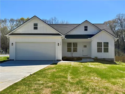 26 Fisher Jenkins Rd # B, Anderson, SC 29625